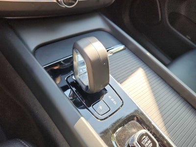 2024 Volvo XC60 Core Dark Theme