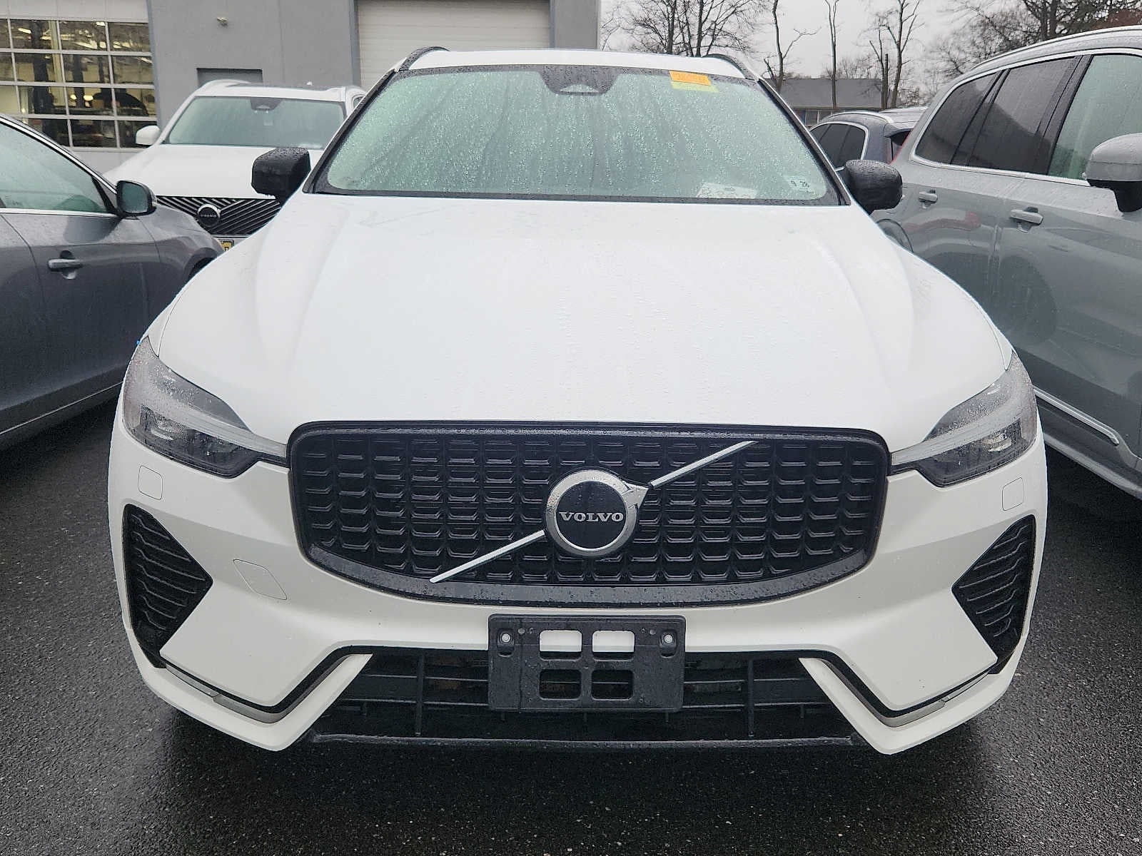2024 Volvo XC60 Core Dark Theme