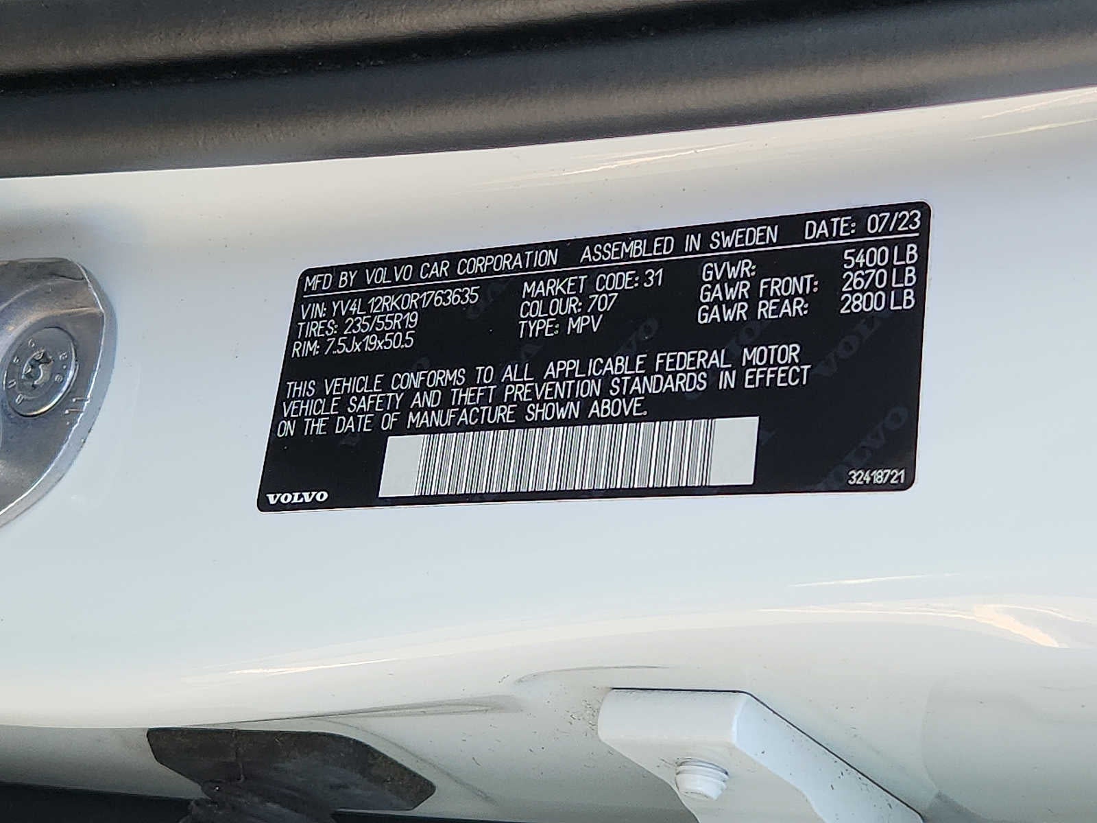 2024 Volvo XC60 Core Dark Theme