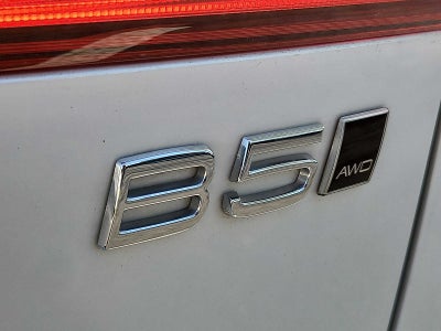 2024 Volvo XC60 Core Dark Theme