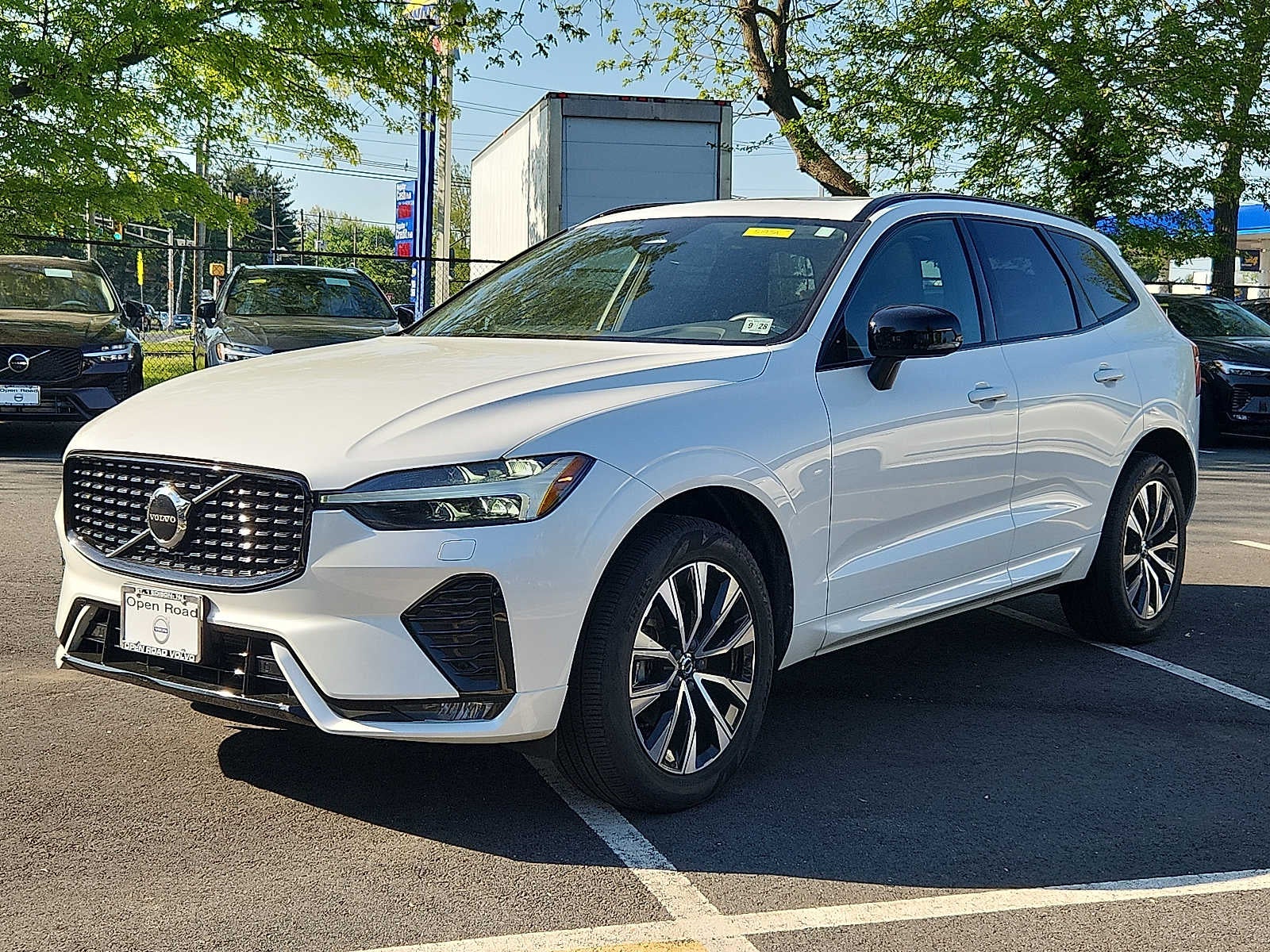 2024 Volvo XC60 Core Dark Theme