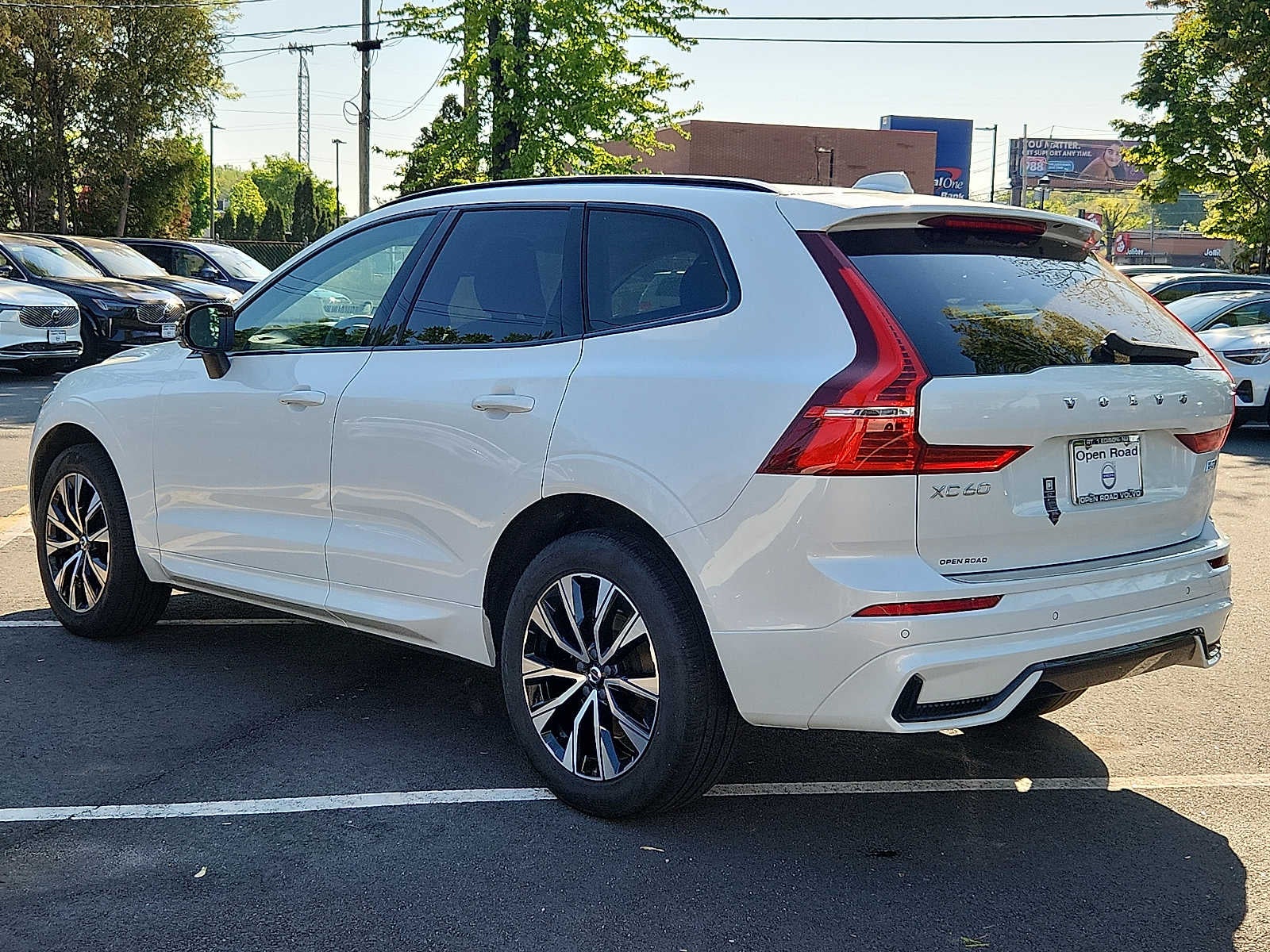 2024 Volvo XC60 Core Dark Theme