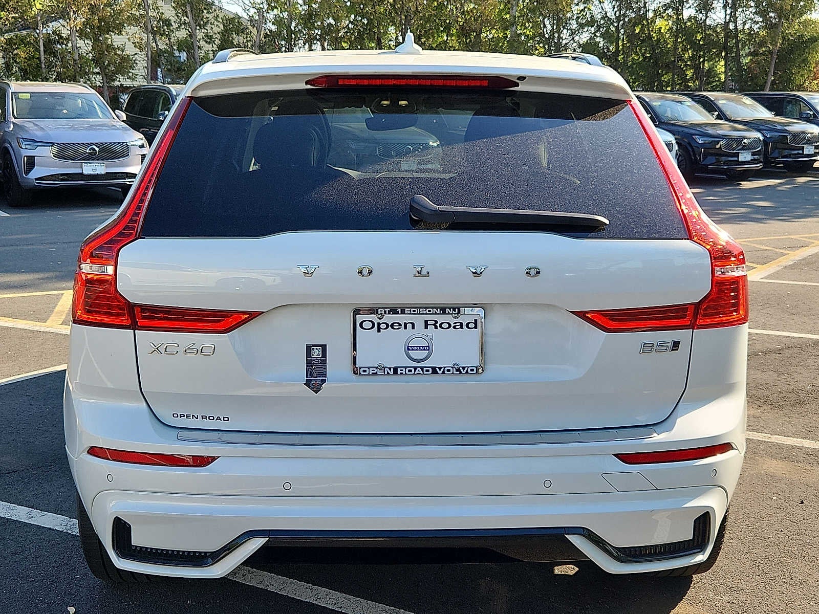 2024 Volvo XC60 Core Dark Theme