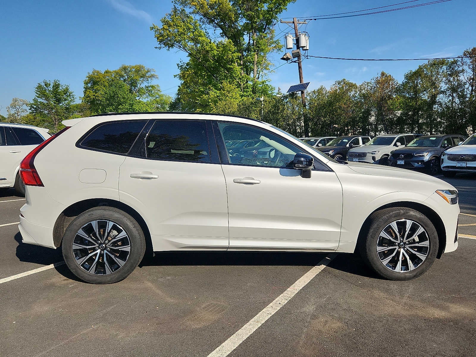 2024 Volvo XC60 Core Dark Theme
