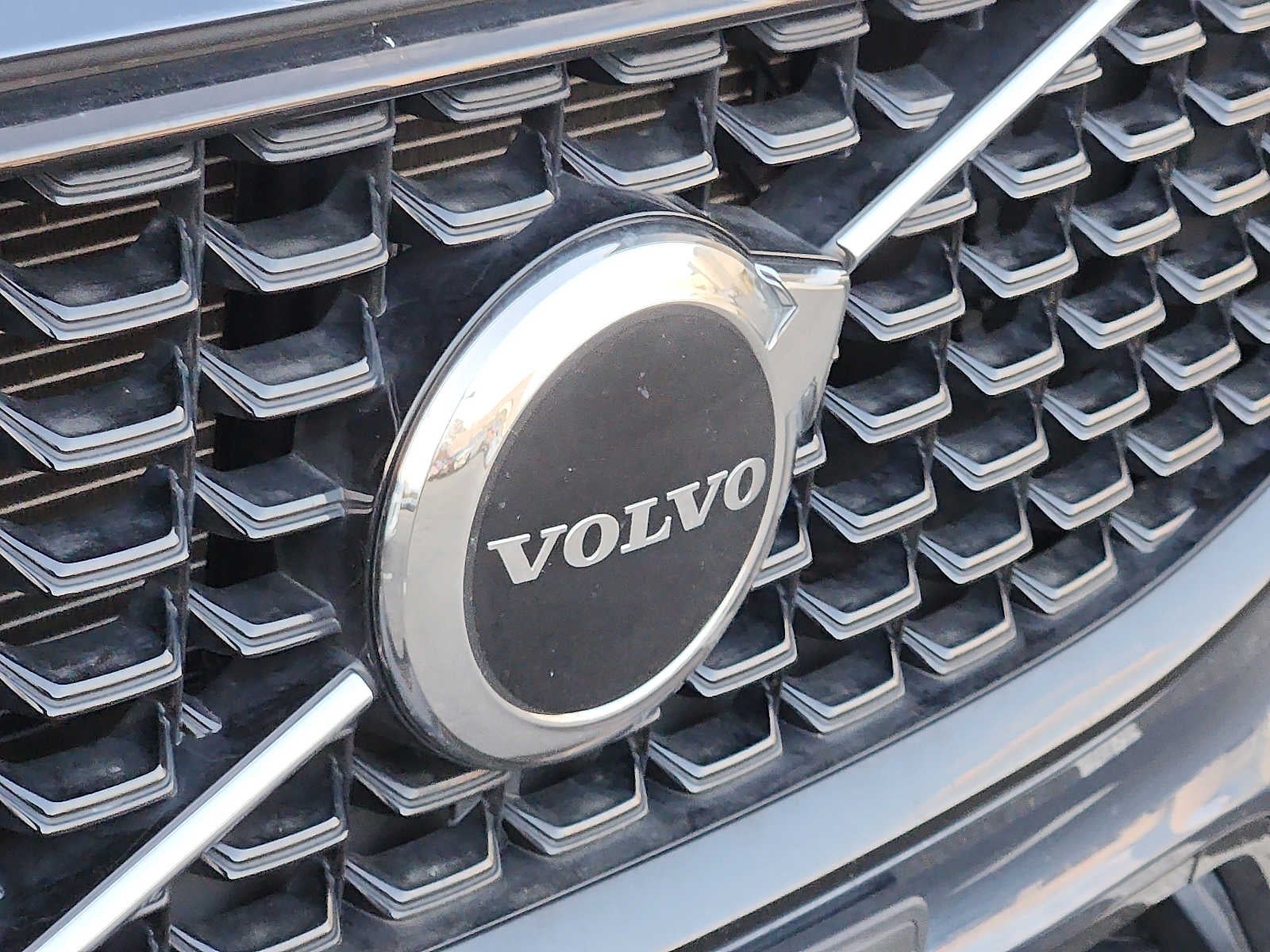 2024 Volvo XC60 Core Dark Theme