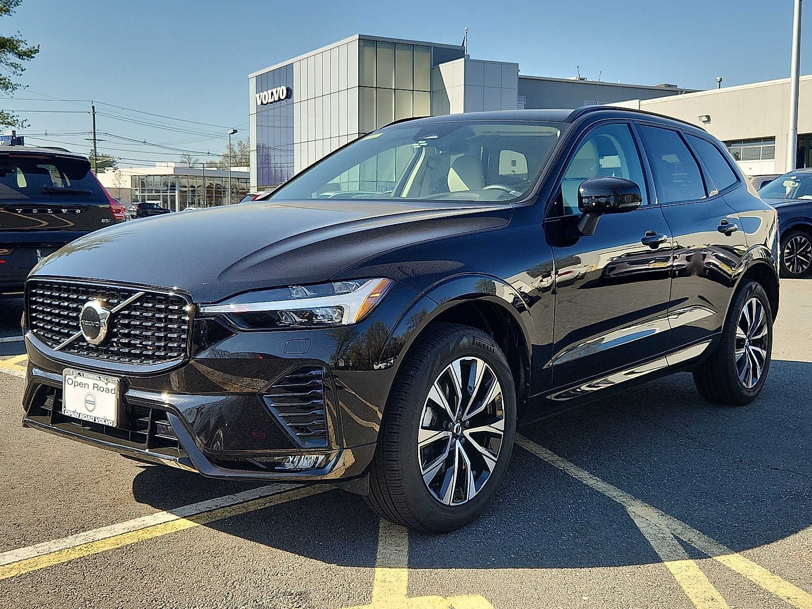 2024 Volvo XC60 Core Dark Theme