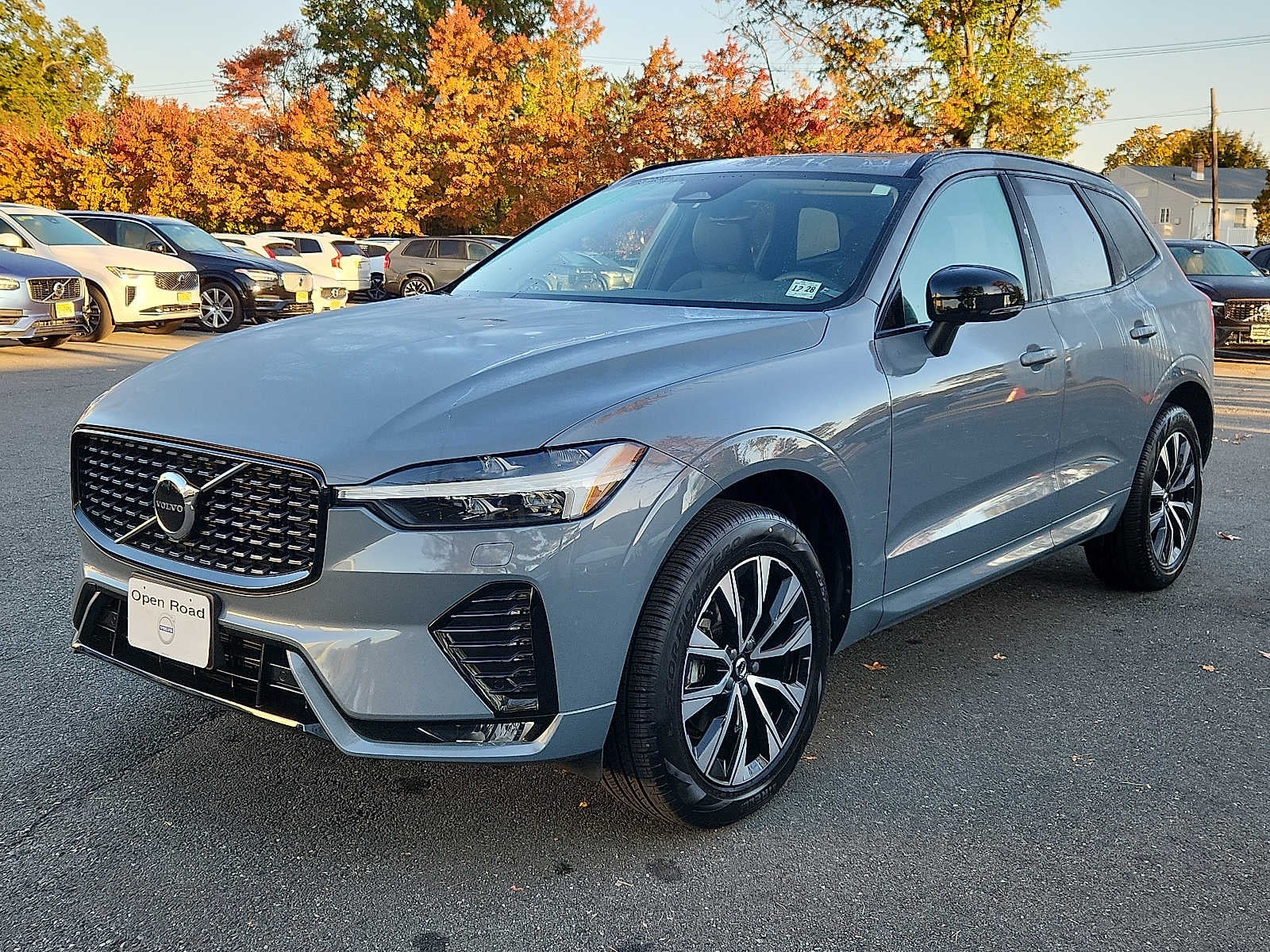 2024 Volvo XC60 Core Dark Theme