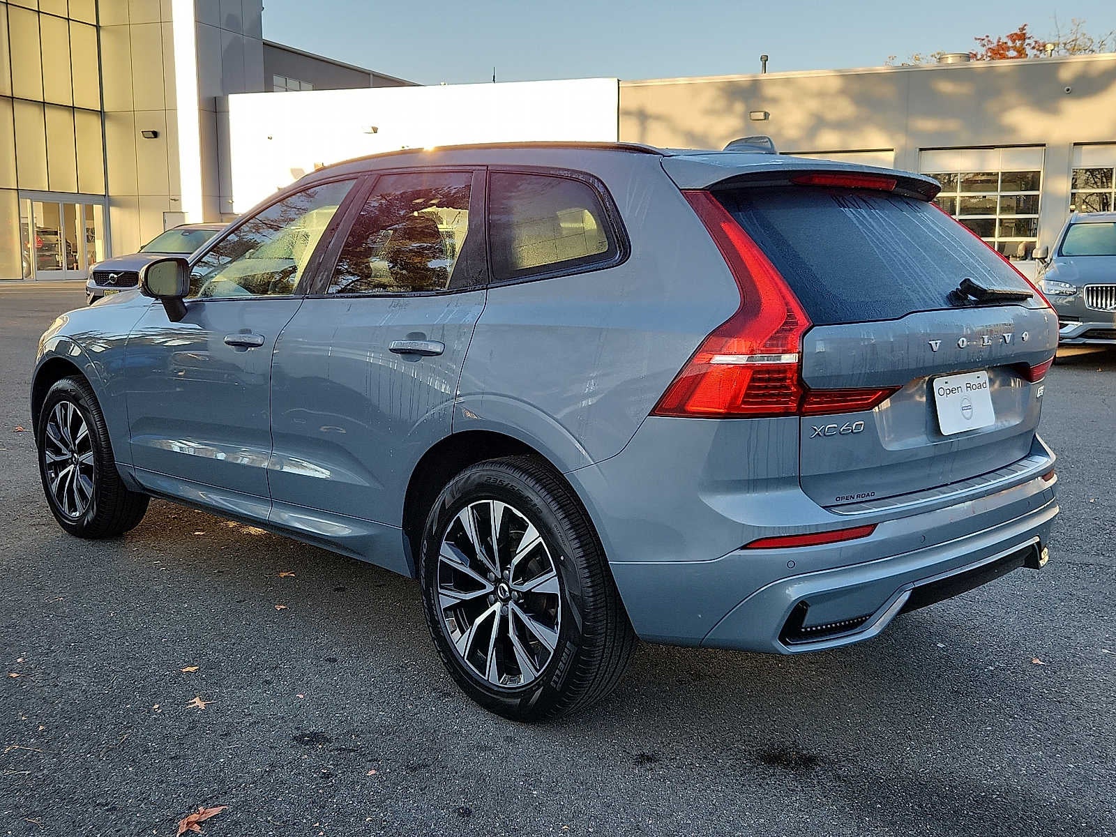 2024 Volvo XC60 Core Dark Theme