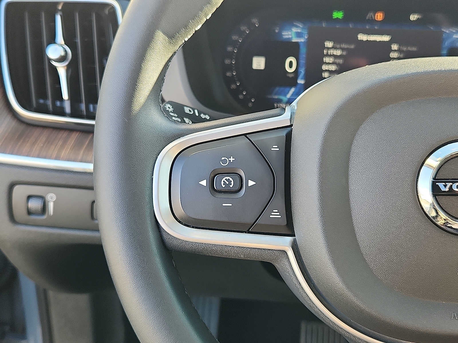 2022 Volvo XC60 Momentum