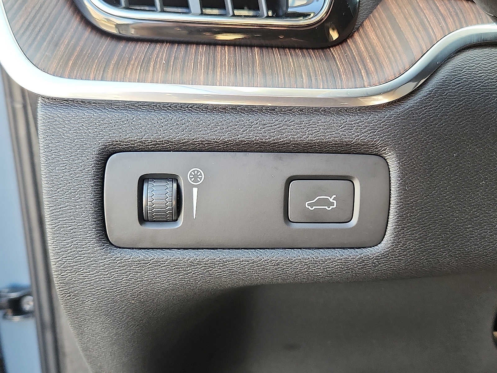 2022 Volvo XC60 Momentum