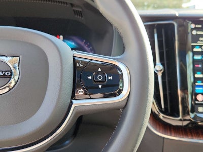 2024 Volvo XC60 Plus Dark Theme