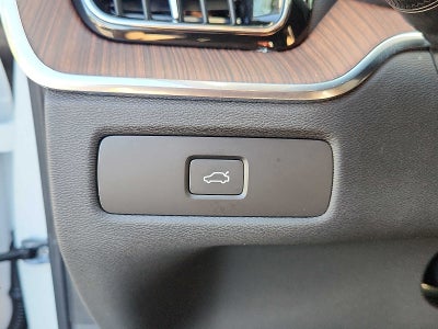 2024 Volvo XC60 Plus Dark Theme