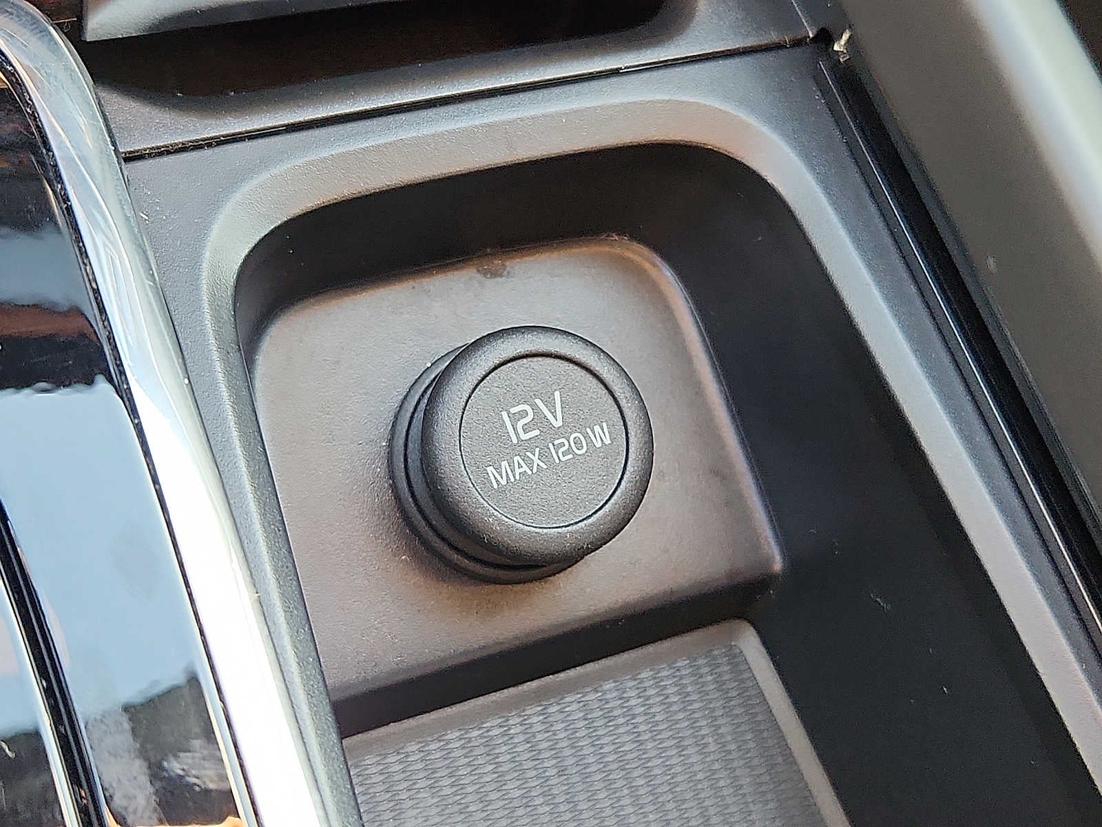 2024 Volvo XC60 Plus Dark Theme