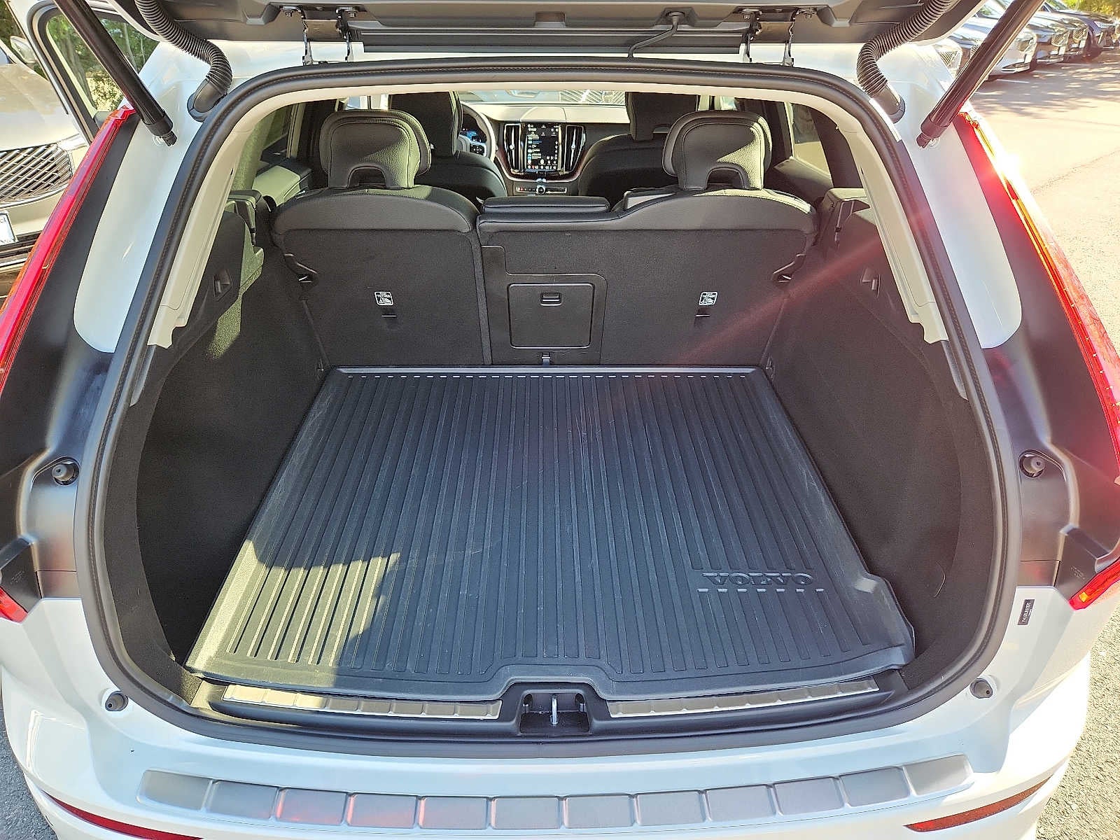 2024 Volvo XC60 Plus Dark Theme
