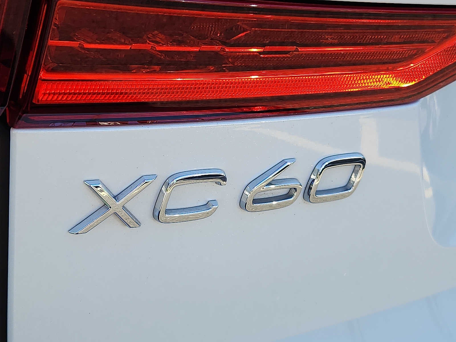 2024 Volvo XC60 Plus Dark Theme