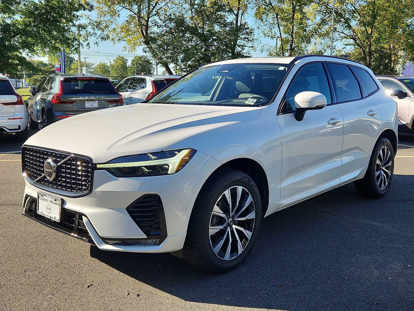 2024 Volvo XC60 Plus Dark Theme