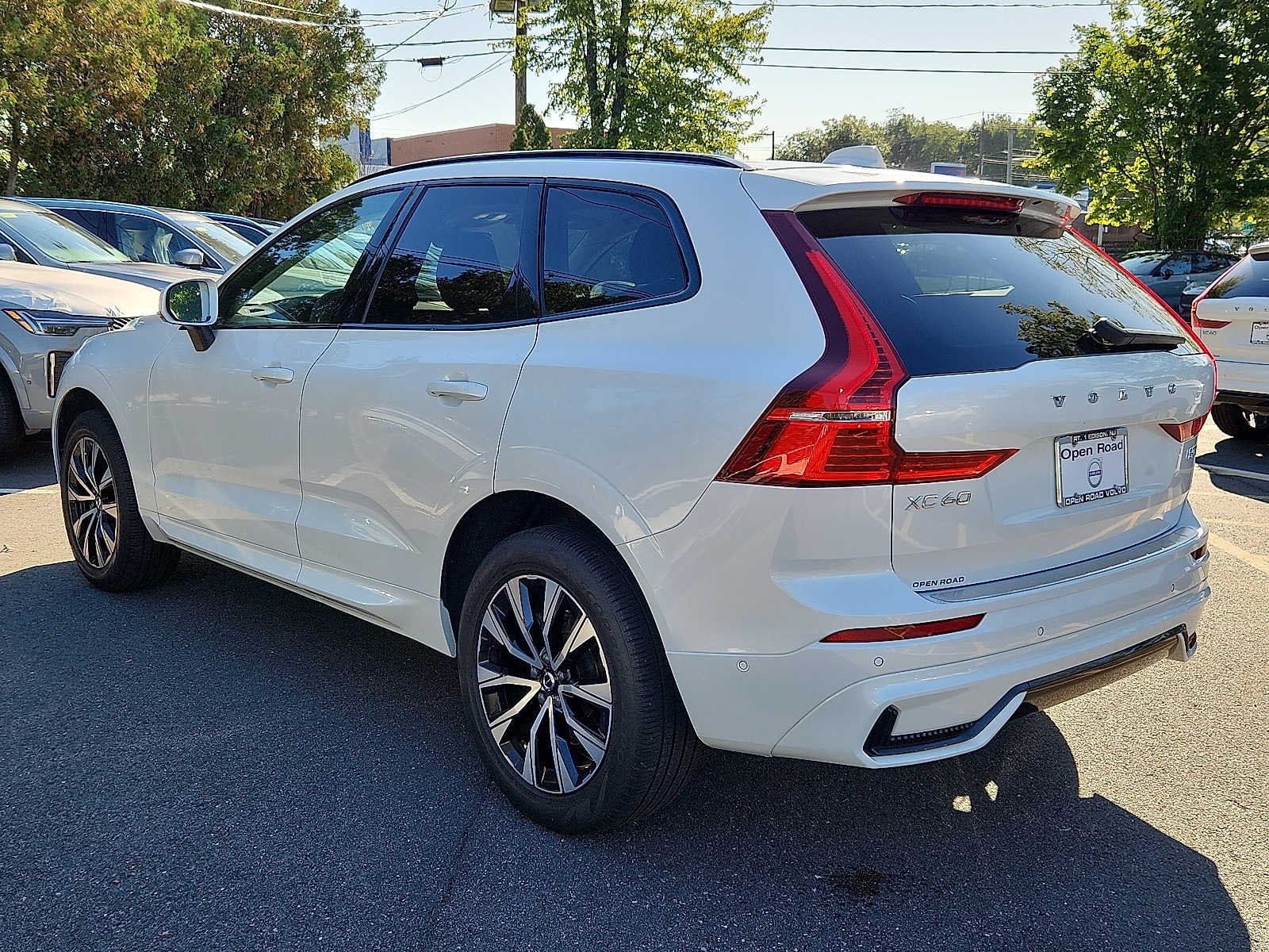 2024 Volvo XC60 Plus Dark Theme