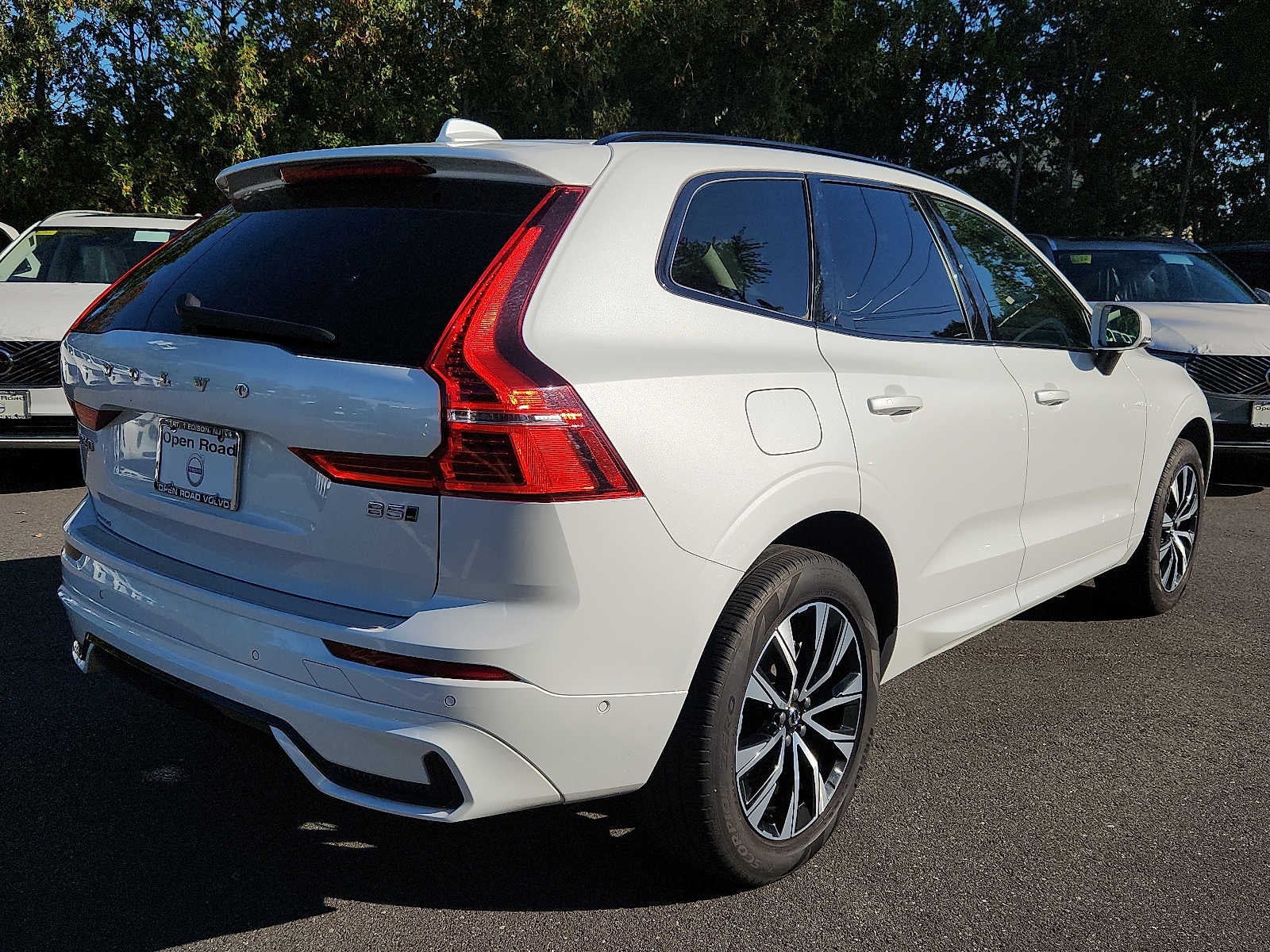 2024 Volvo XC60 Plus Dark Theme