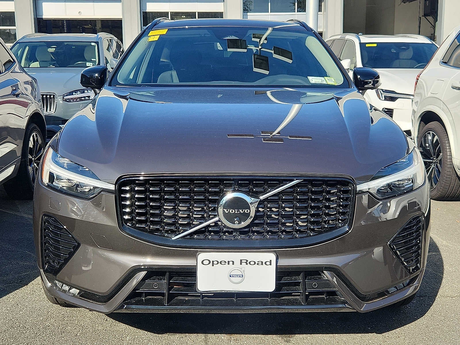 2024 Volvo XC60 Plus Dark Theme