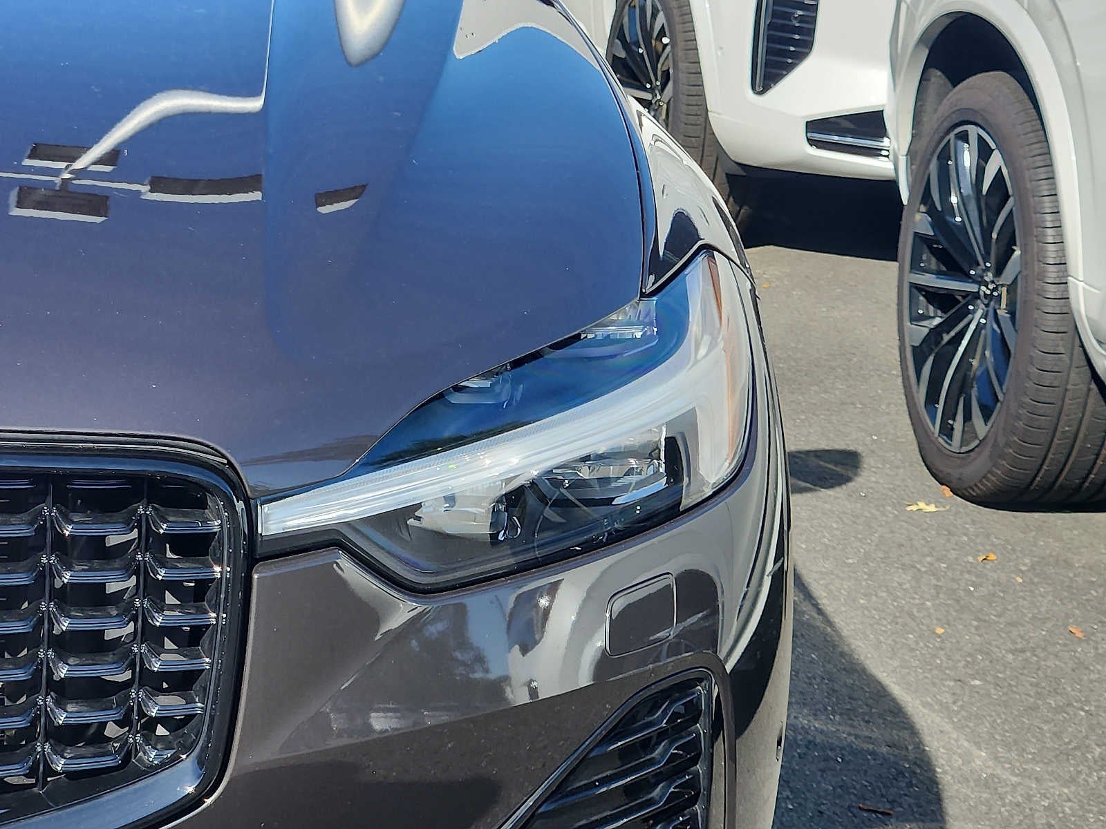 2024 Volvo XC60 Plus Dark Theme