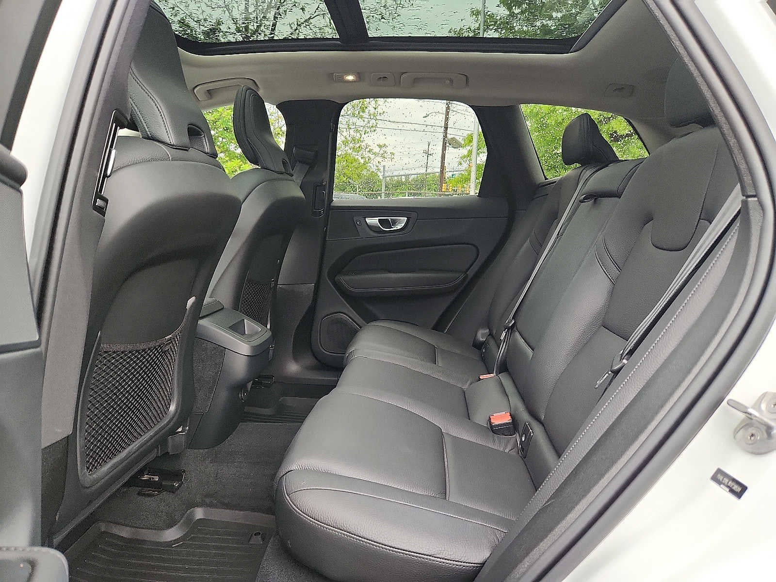 2024 Volvo XC60 Plus Dark Theme