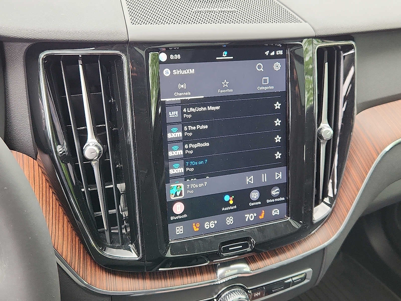 2024 Volvo XC60 Plus Dark Theme