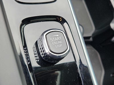 2024 Volvo XC60 Plus Dark Theme
