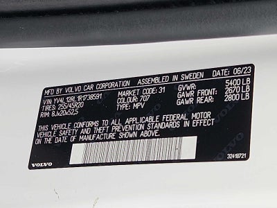 2024 Volvo XC60 Plus Dark Theme