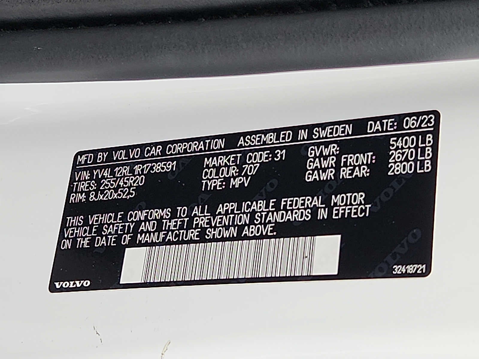 2024 Volvo XC60 Plus Dark Theme