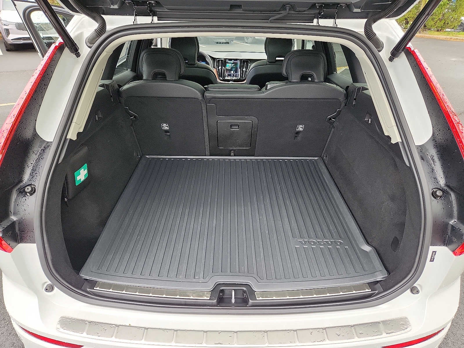 2024 Volvo XC60 Plus Dark Theme
