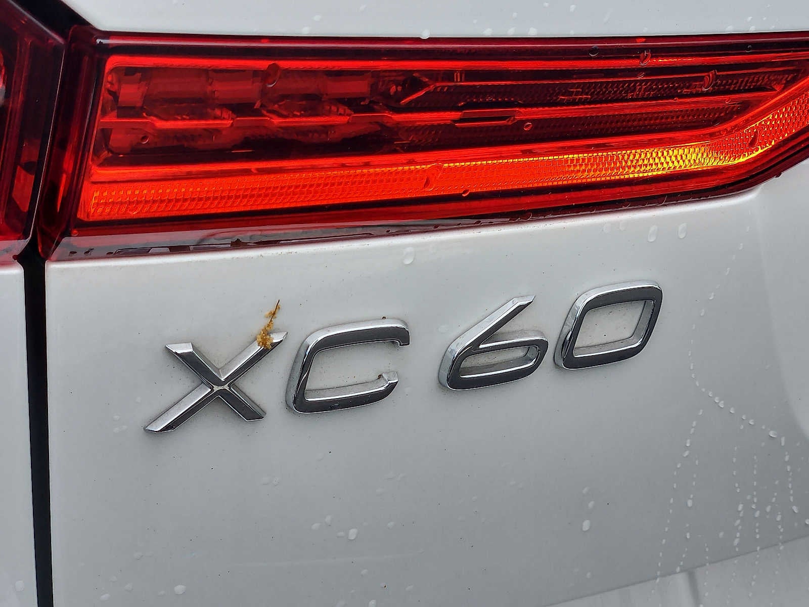 2024 Volvo XC60 Plus Dark Theme
