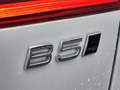 2024 Volvo XC60 Plus Dark Theme