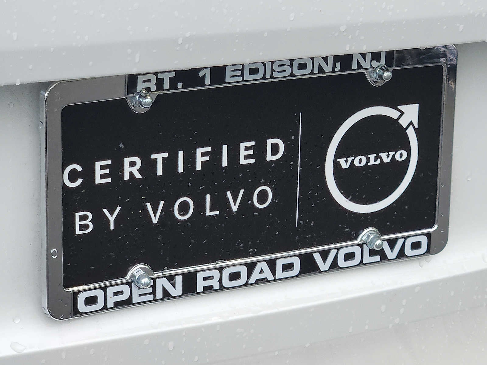 2024 Volvo XC60 Plus Dark Theme