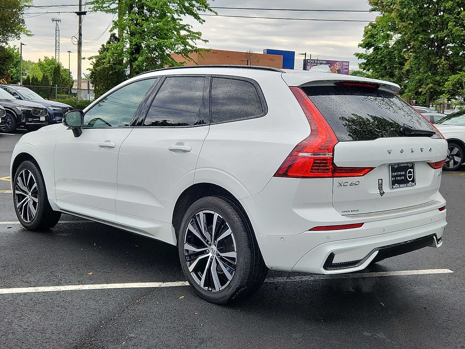 2024 Volvo XC60 Plus Dark Theme