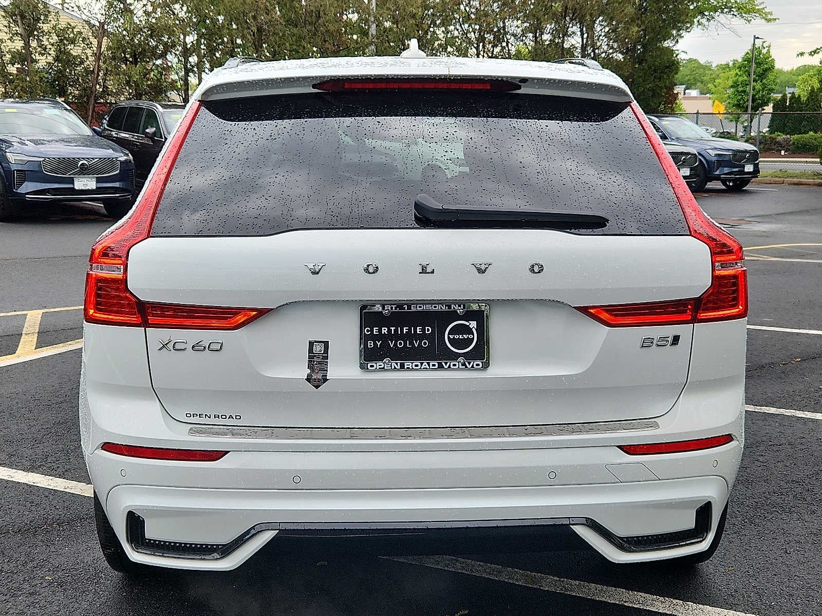2024 Volvo XC60 Plus Dark Theme