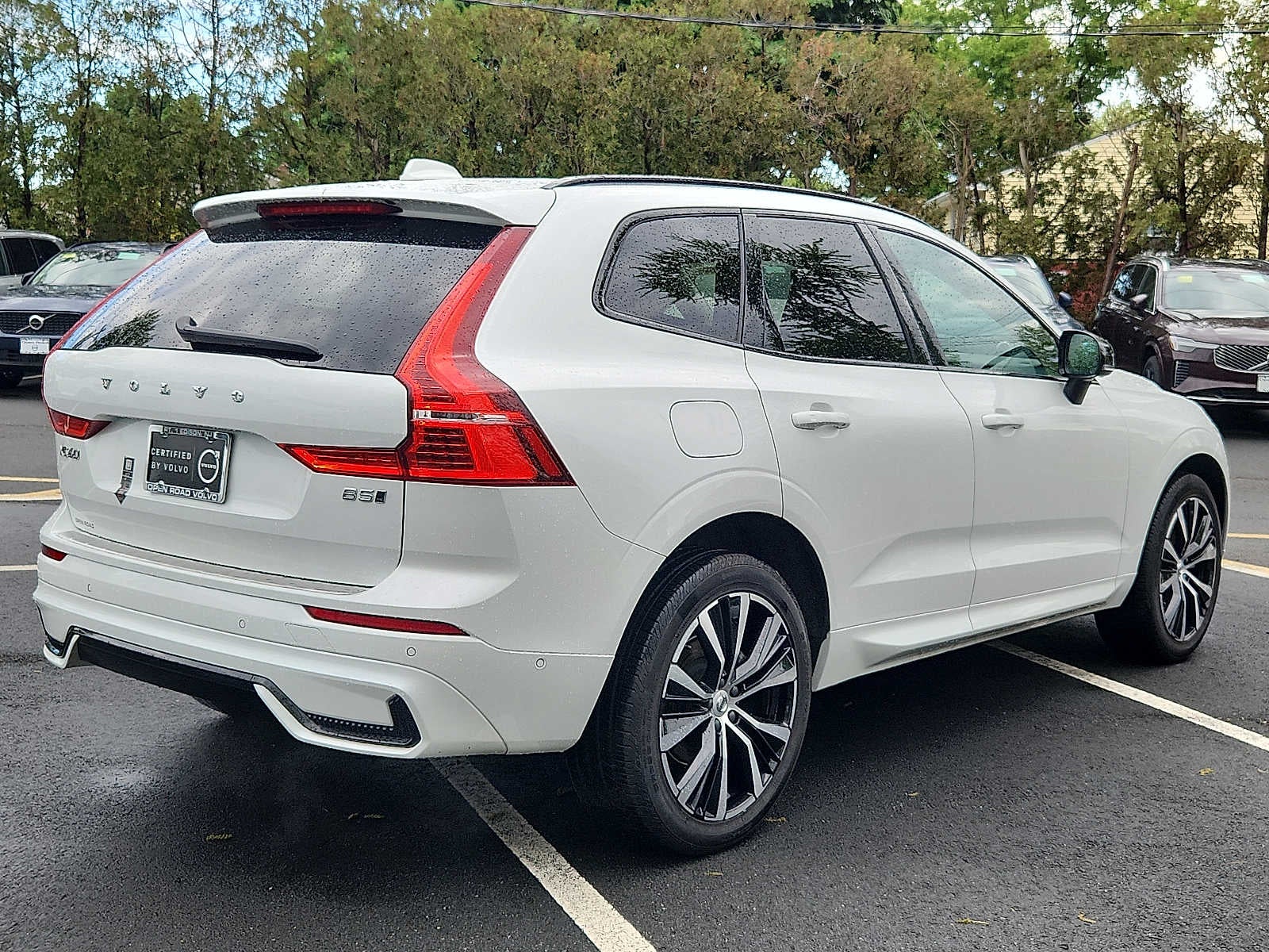 2024 Volvo XC60 Plus Dark Theme