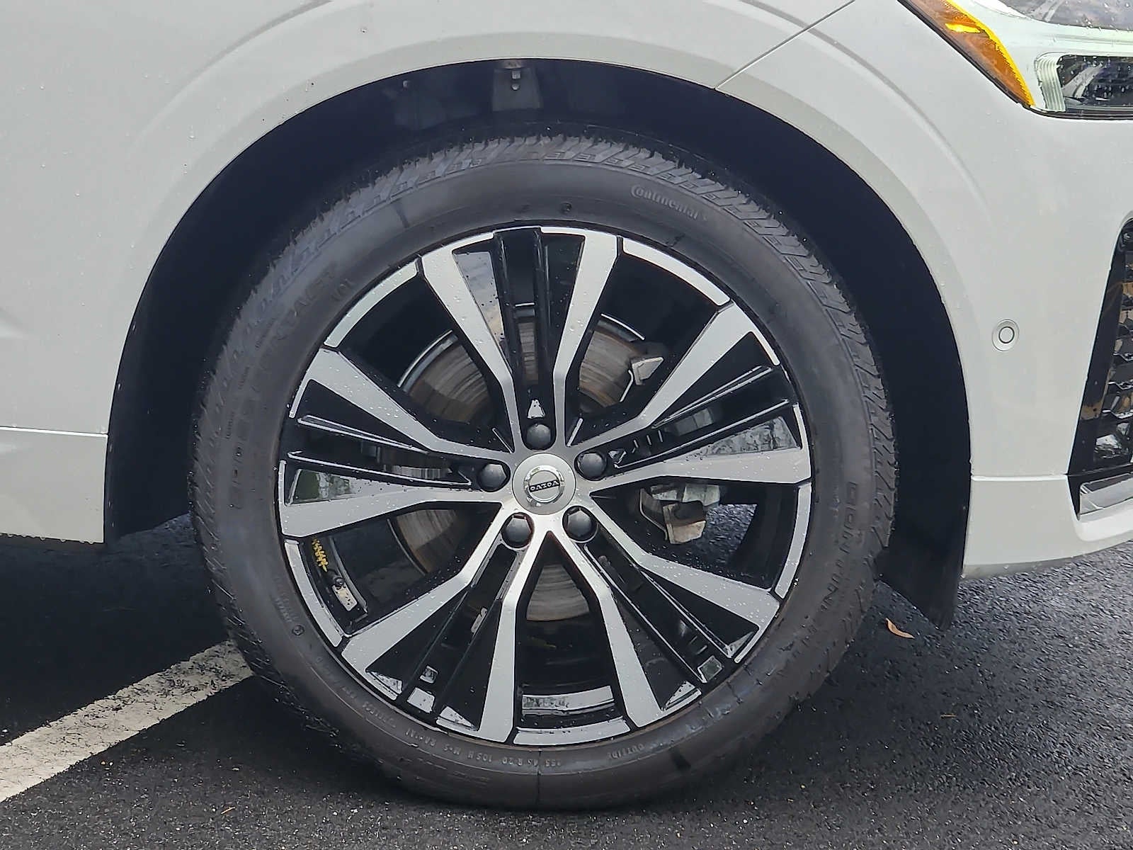 2024 Volvo XC60 Plus Dark Theme