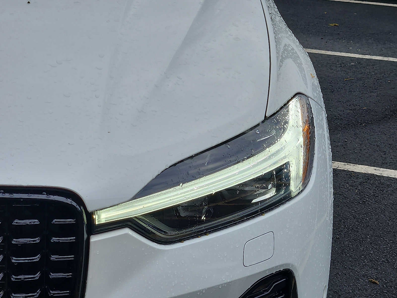 2024 Volvo XC60 Plus Dark Theme
