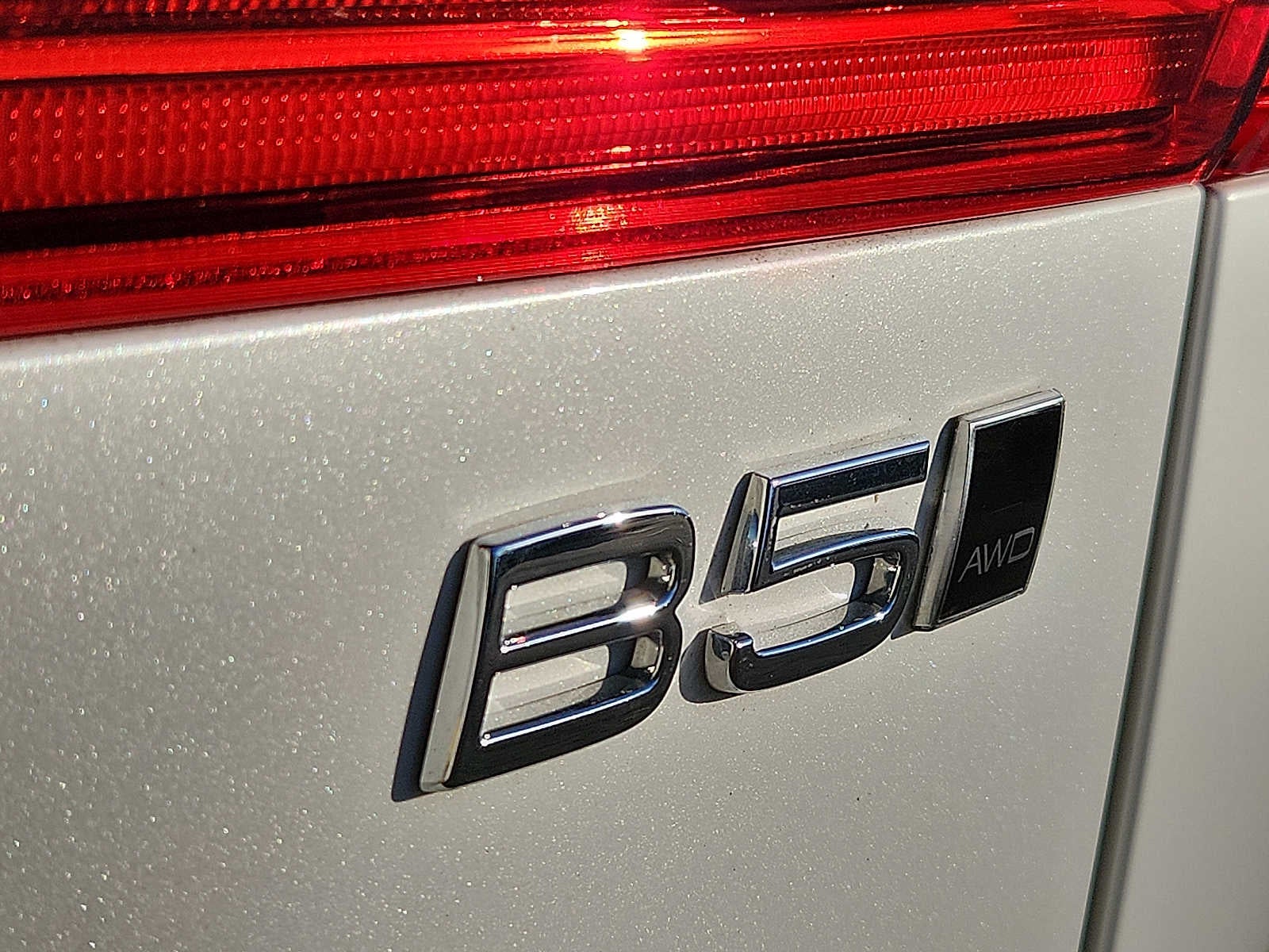 2024 Volvo XC60 Plus Dark Theme