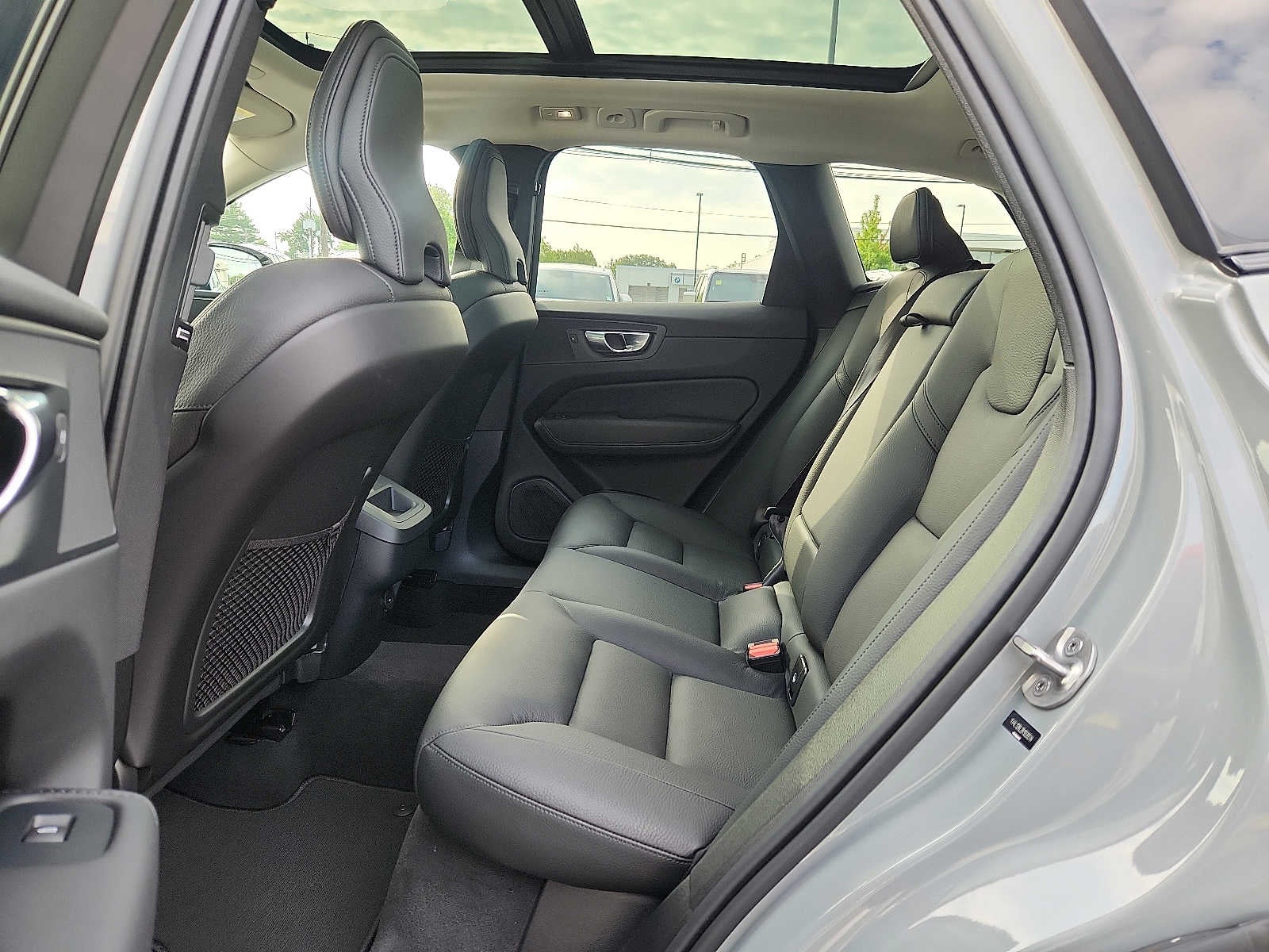 2024 Volvo XC60 Plus Dark Theme