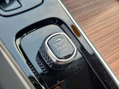 2024 Volvo XC60 Plus Dark Theme