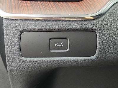 2024 Volvo XC60 Plus Dark Theme