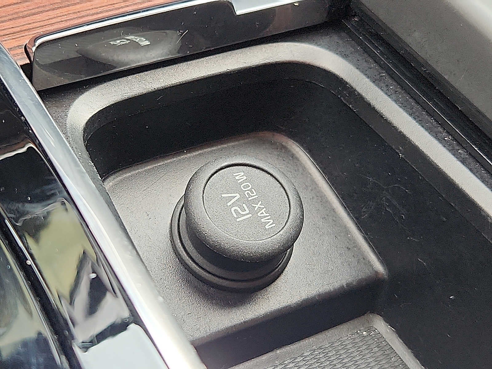 2024 Volvo XC60 Plus Dark Theme