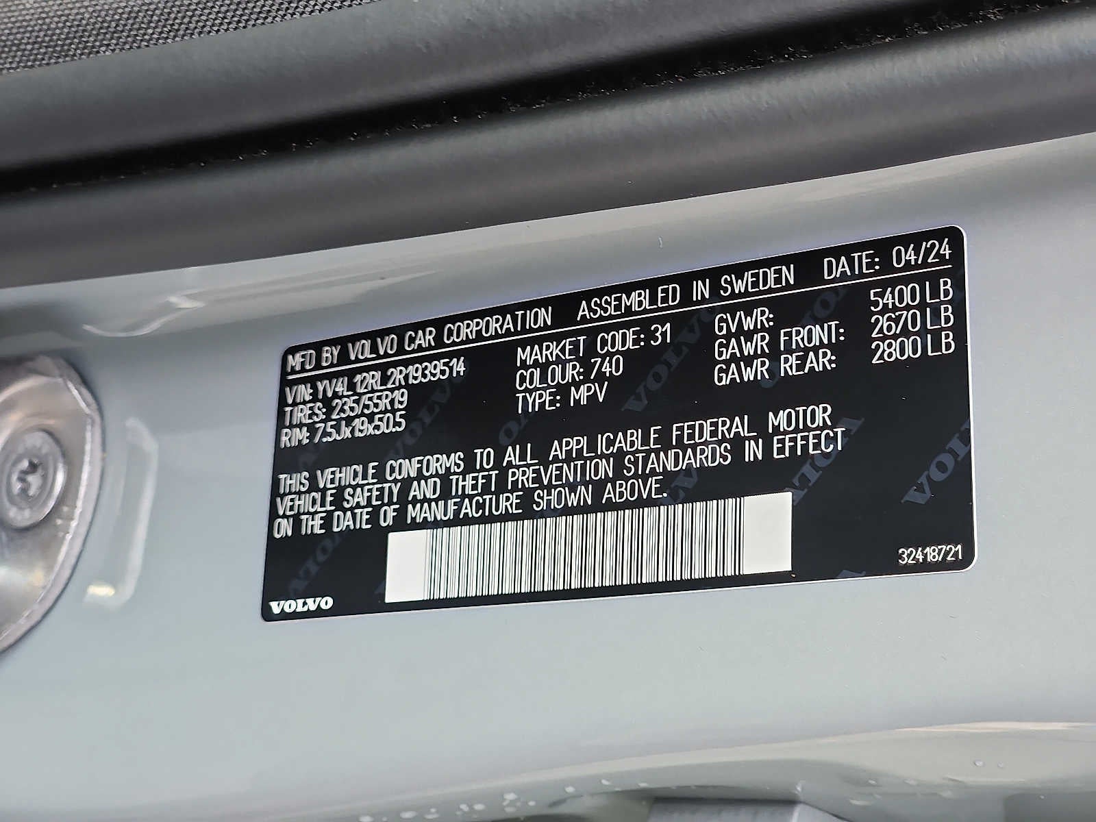 2024 Volvo XC60 Plus Dark Theme