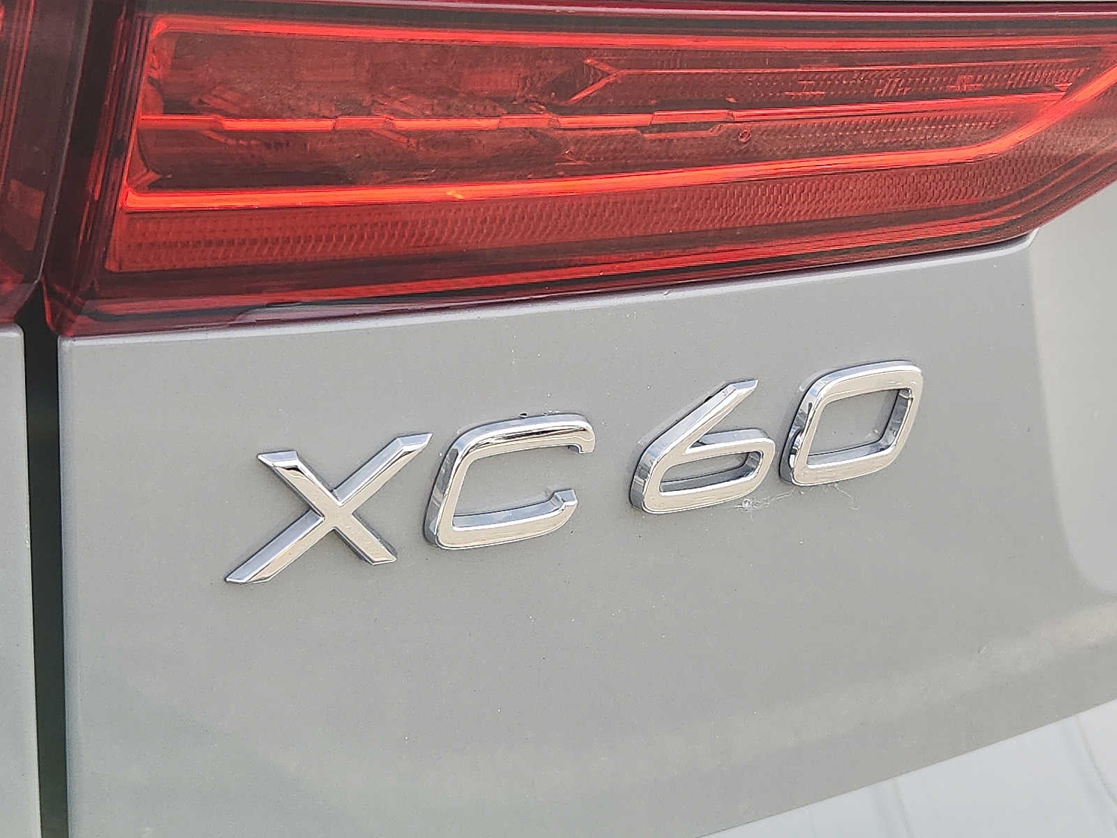 2024 Volvo XC60 Plus Dark Theme