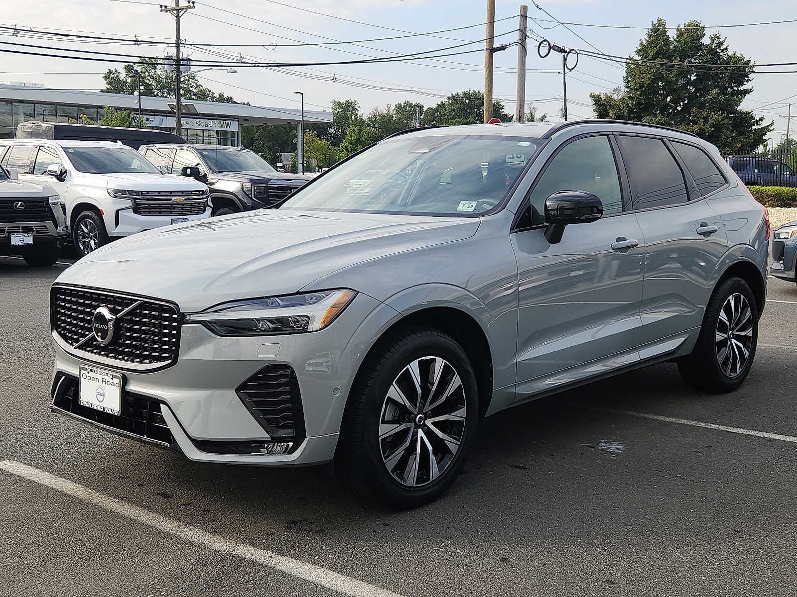 2024 Volvo XC60 Plus Dark Theme