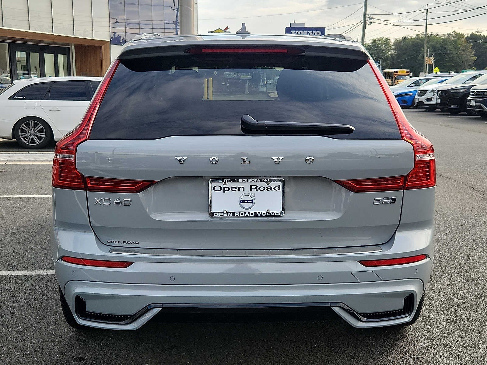 2024 Volvo XC60 Plus Dark Theme