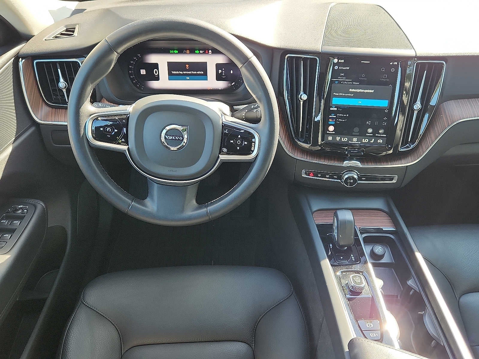 2024 Volvo XC60 Plus Dark Theme
