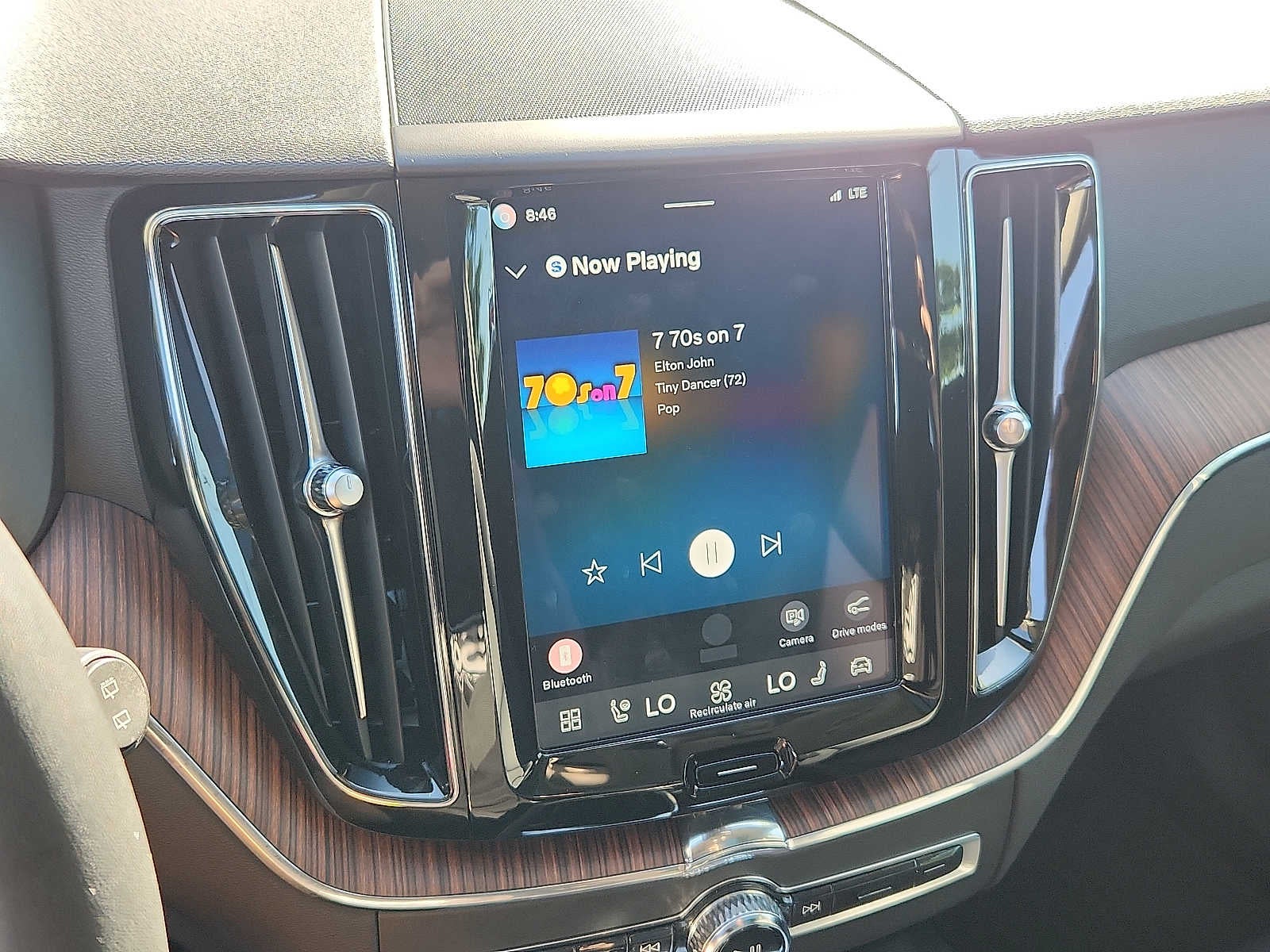2024 Volvo XC60 Plus Dark Theme