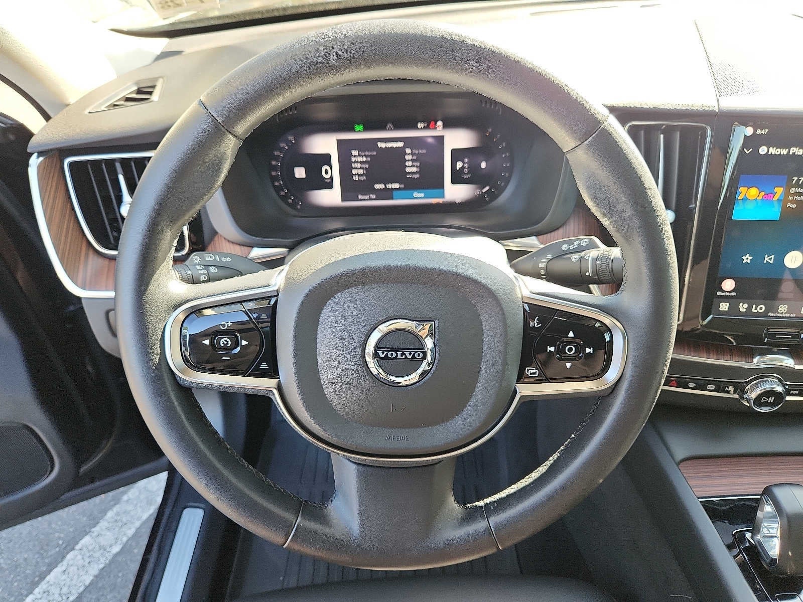 2024 Volvo XC60 Plus Dark Theme